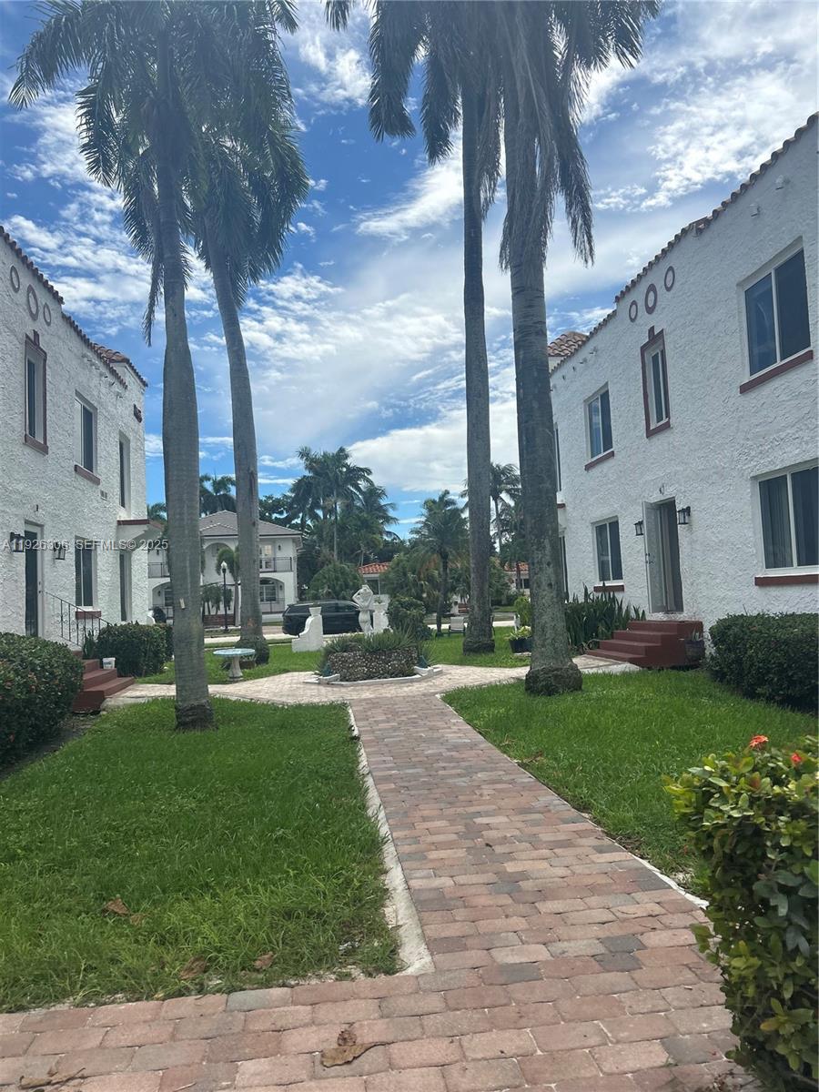 Hollywood Lakes Section