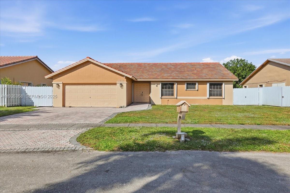 Homes Of Lake Miramar