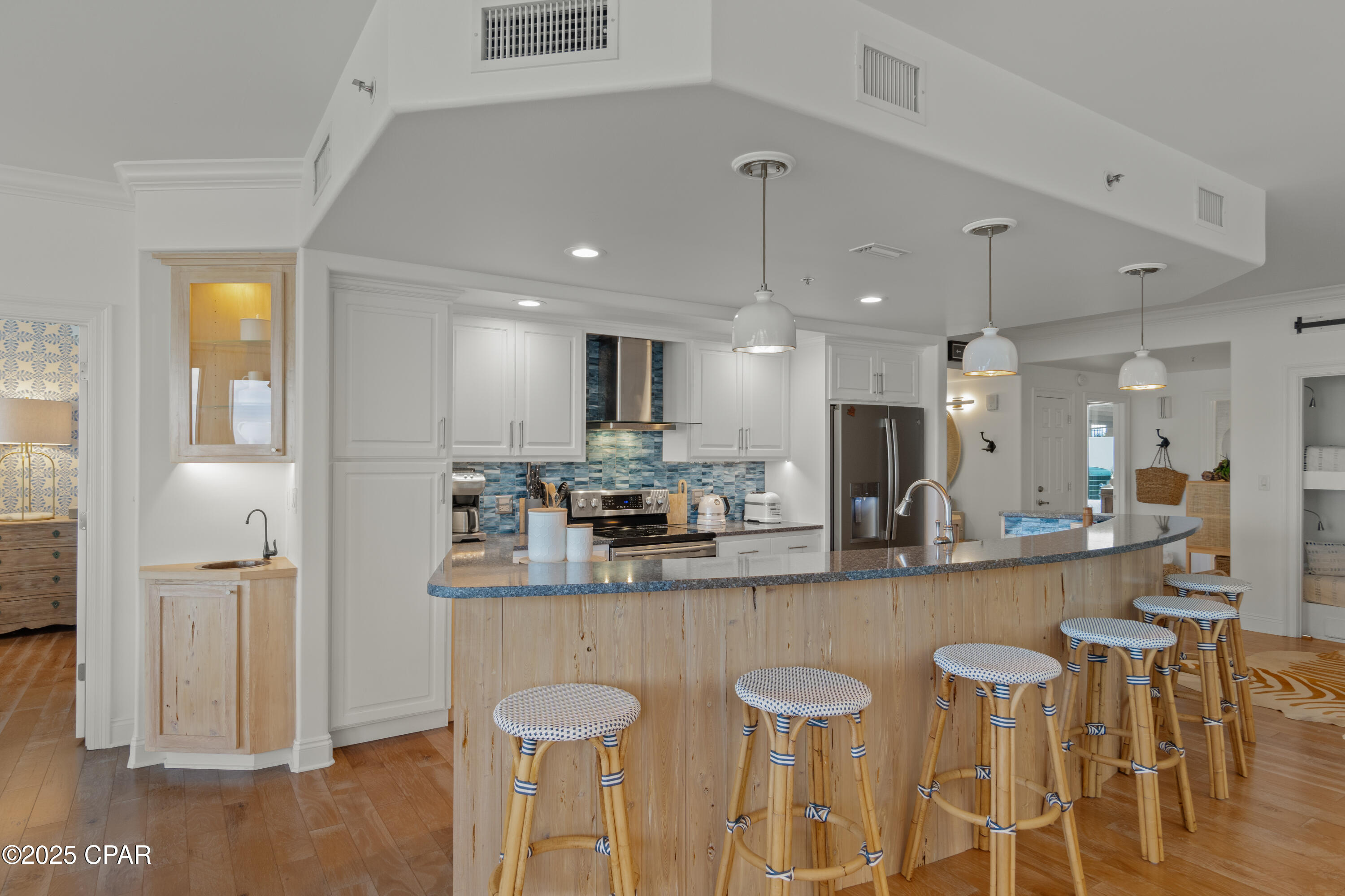 Image 9 For 8715 Surf Drive 201a