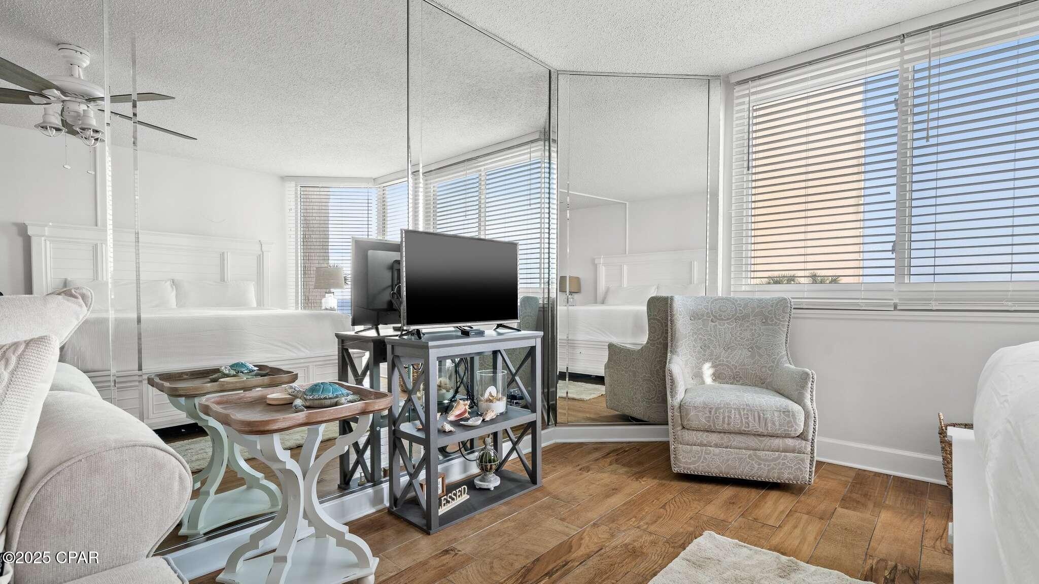 Image 3 For 8817 Thomas Drive 213