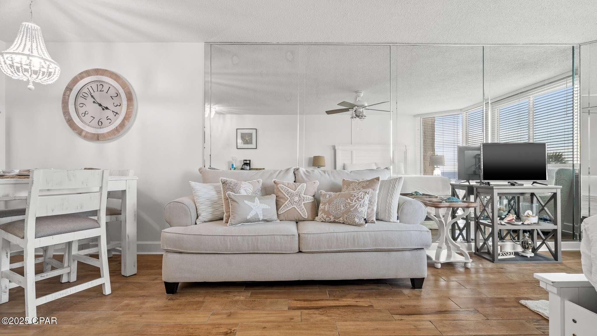 Image 4 For 8817 Thomas Drive 213