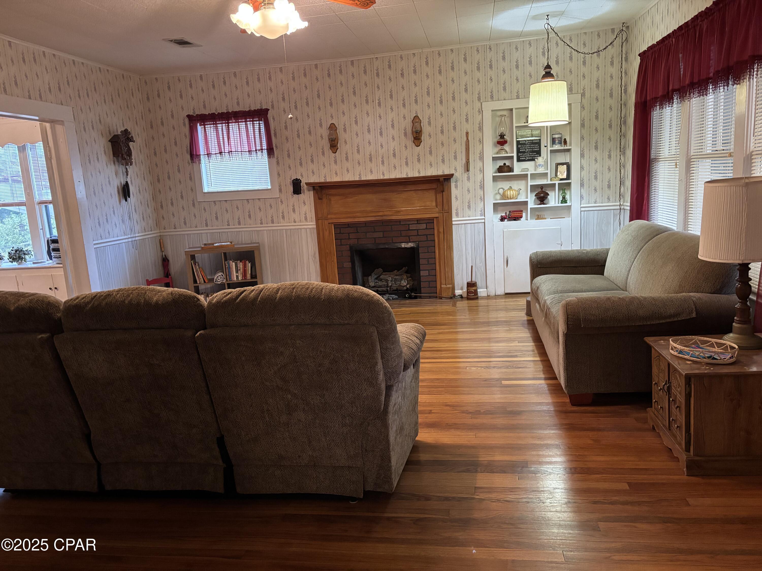 Image 3 For 16090 Pear Street