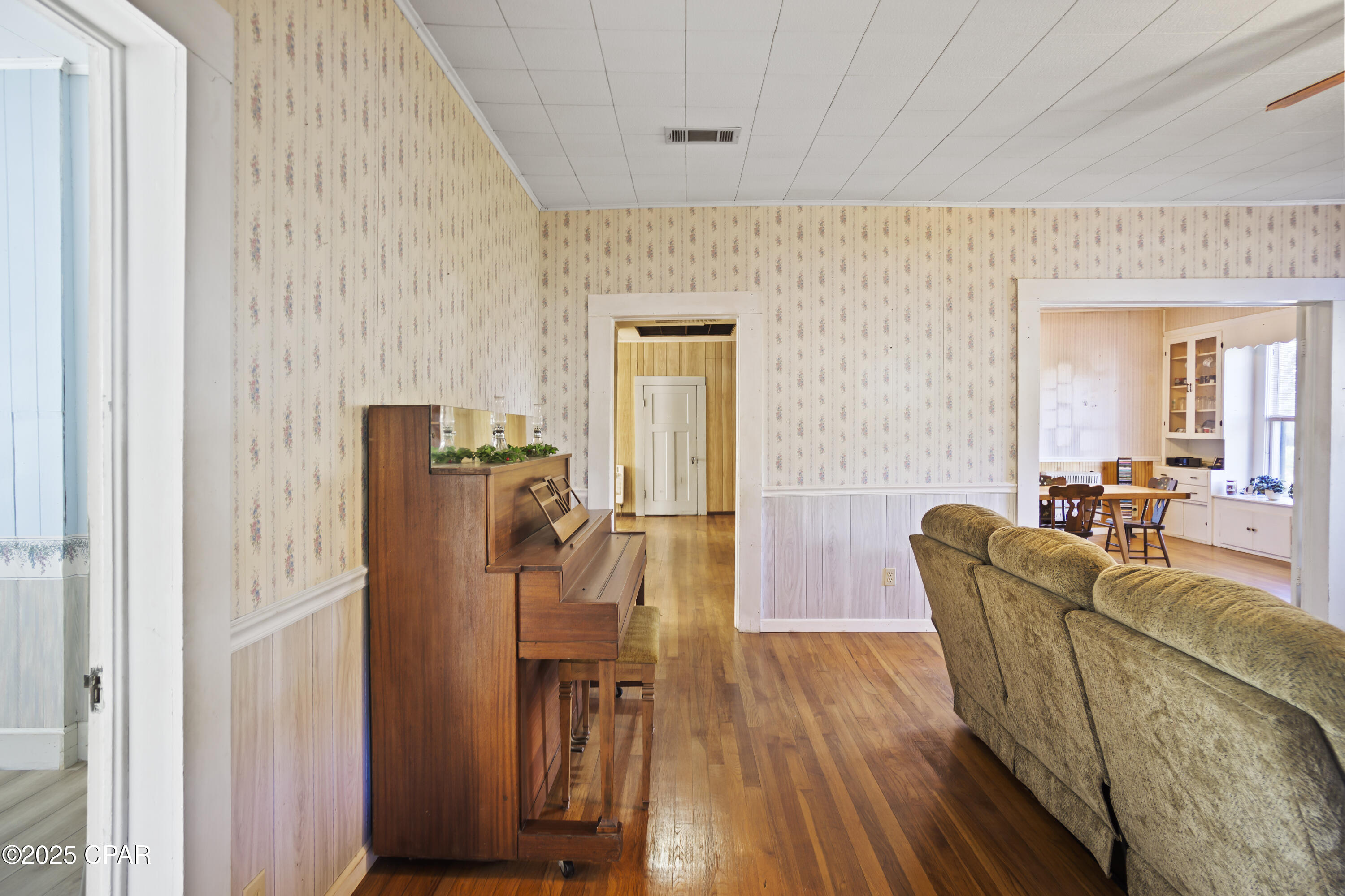 Image 3 For 16090 Pear Street