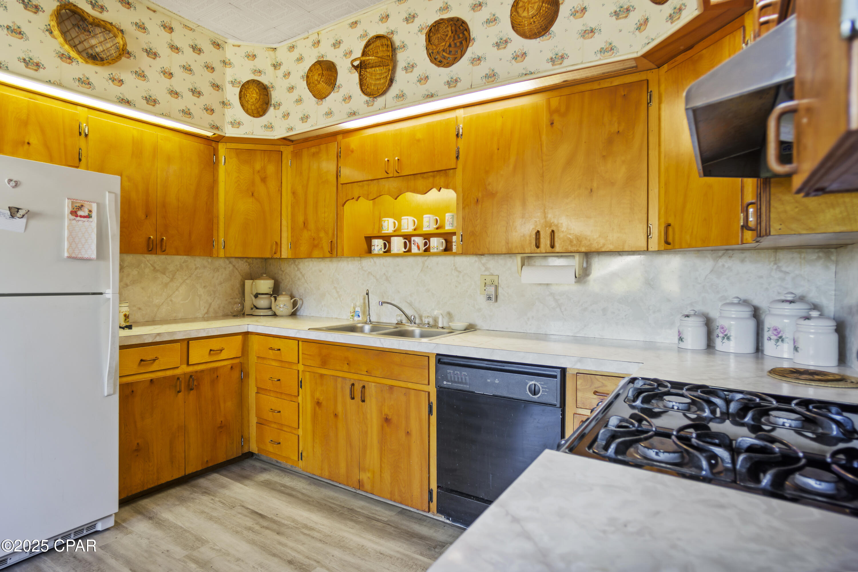 Image 6 For 16090 Pear Street