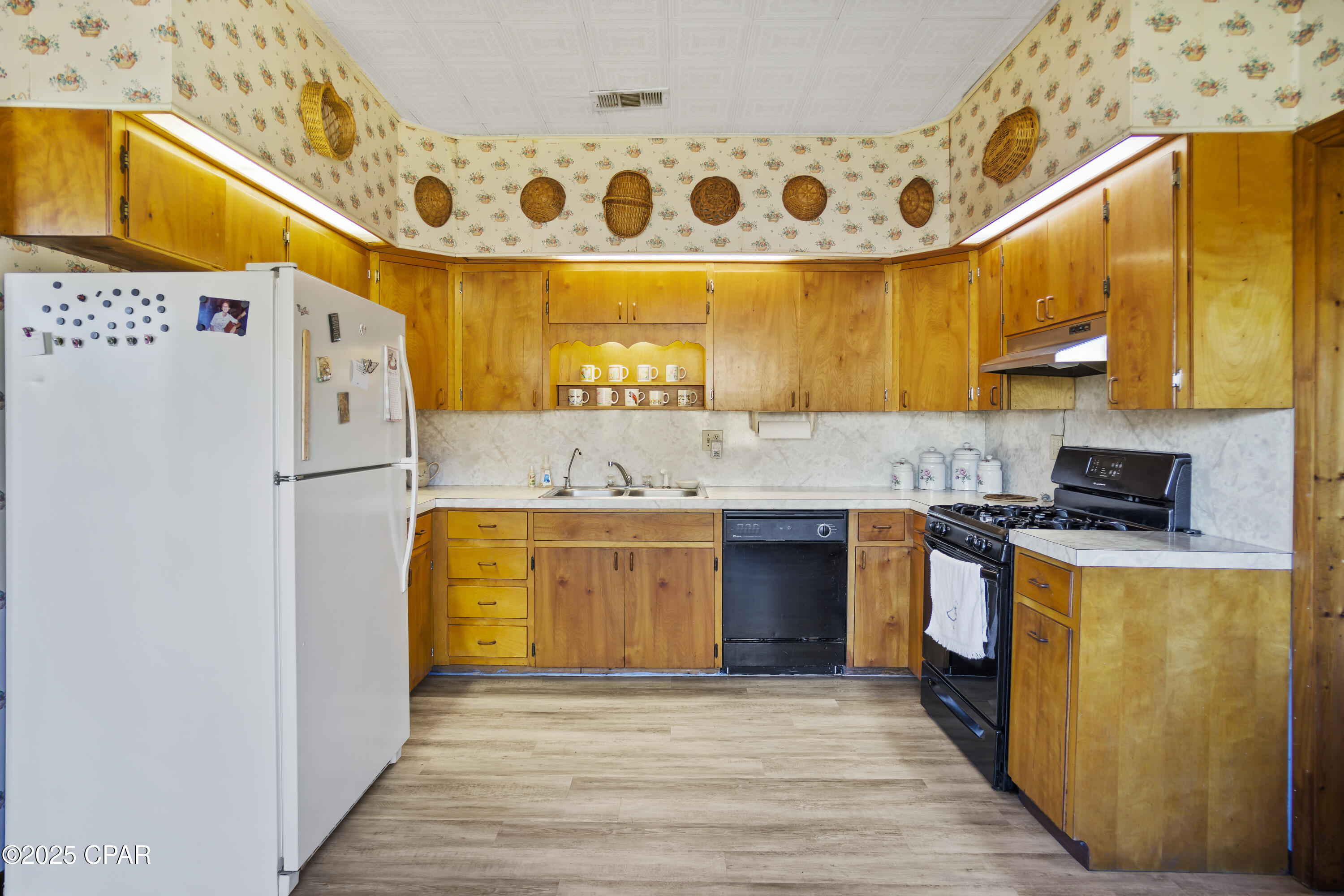 Image 9 For 16090 Pear Street