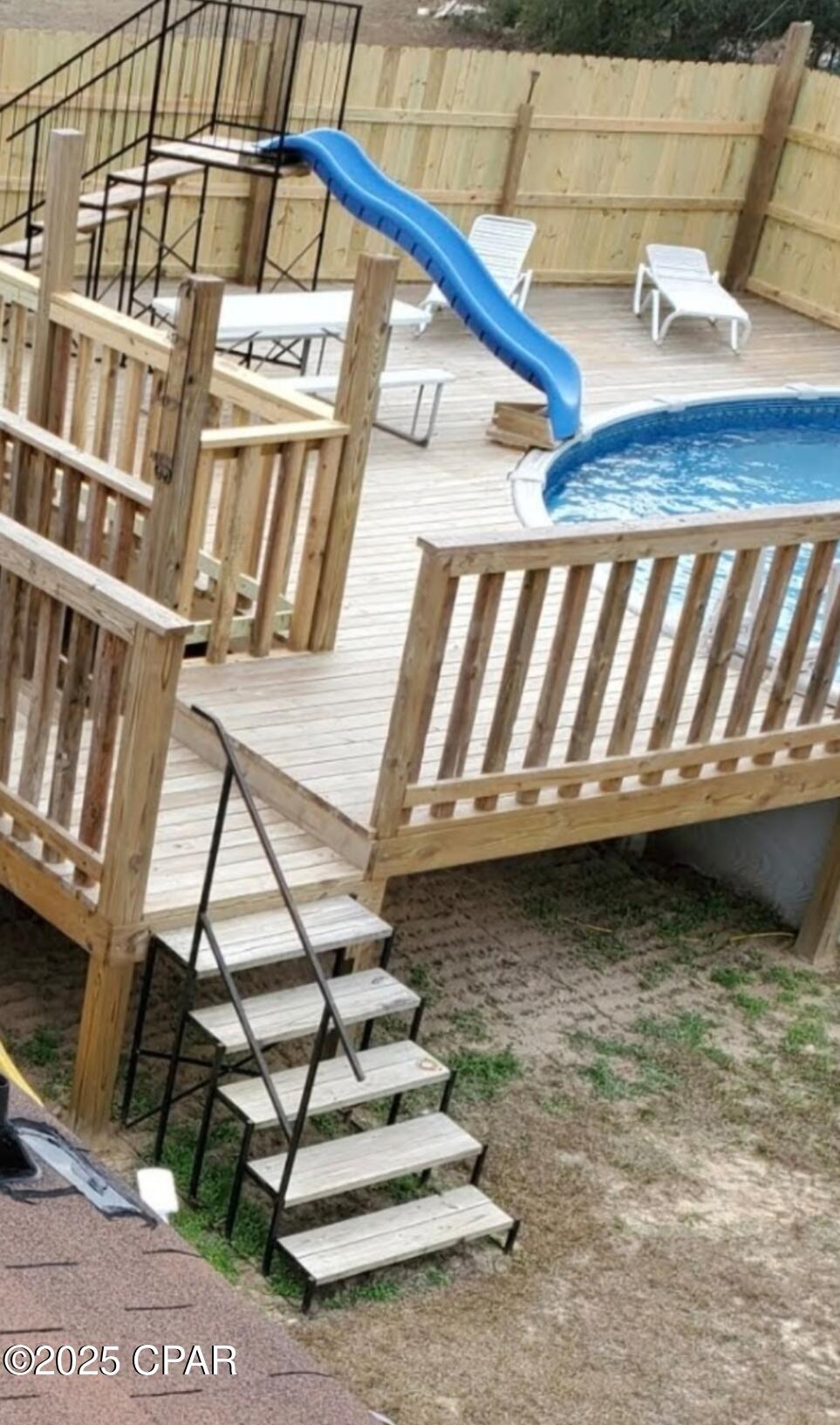 Listing photo id 10 for 425 Coralvine Drive