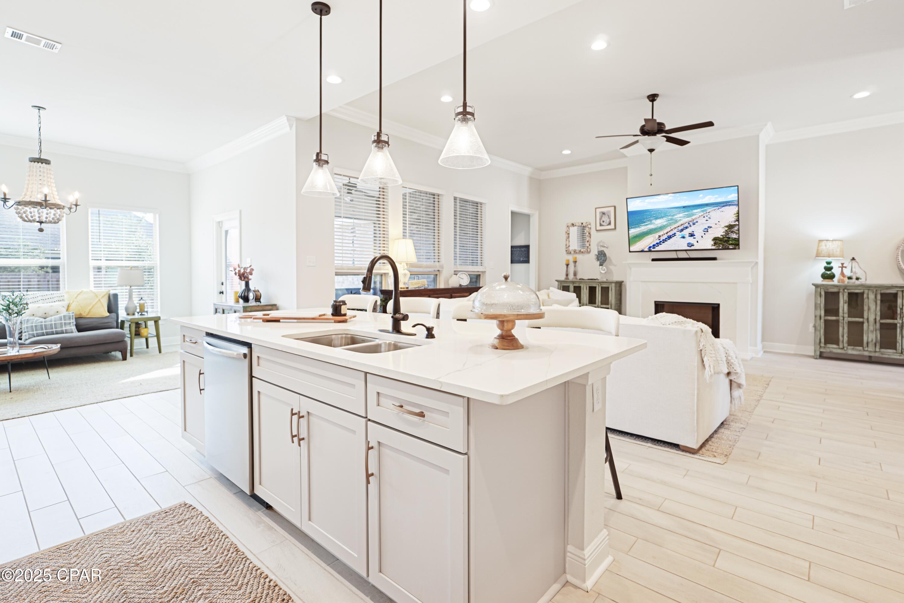 Listing photo id 11 for 198 Blaze Boulevard