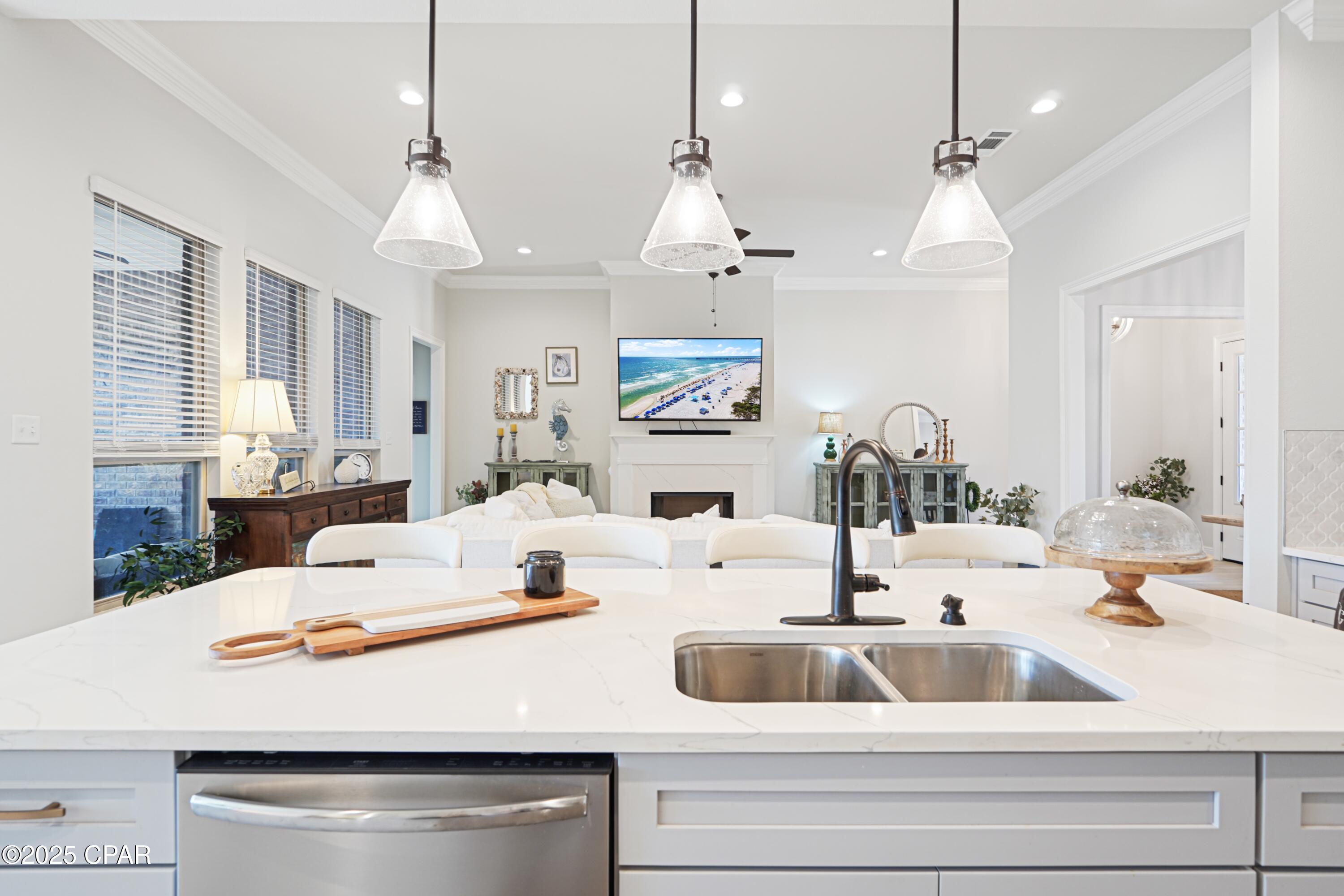 Listing photo id 14 for 198 Blaze Boulevard