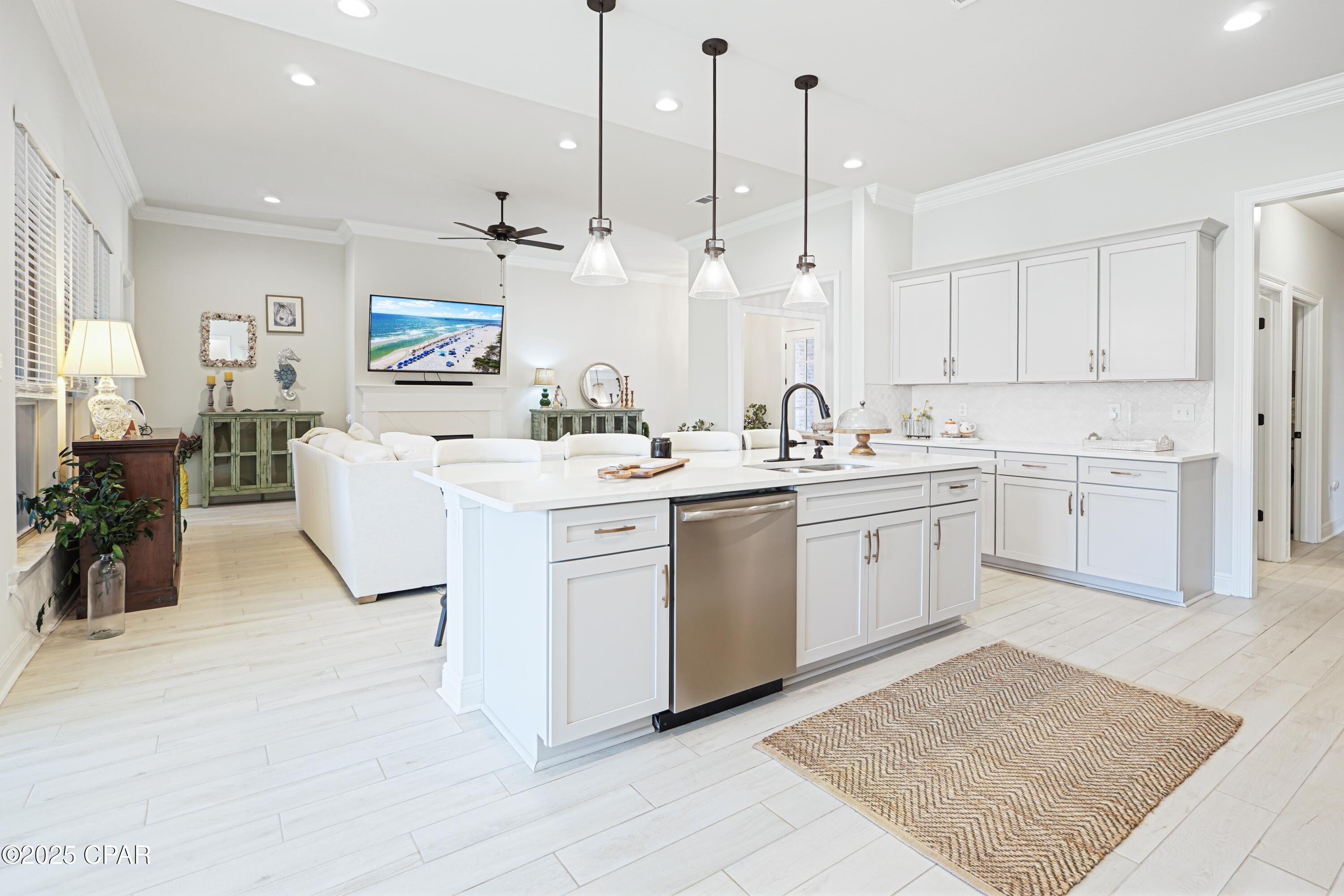 Listing photo id 17 for 198 Blaze Boulevard