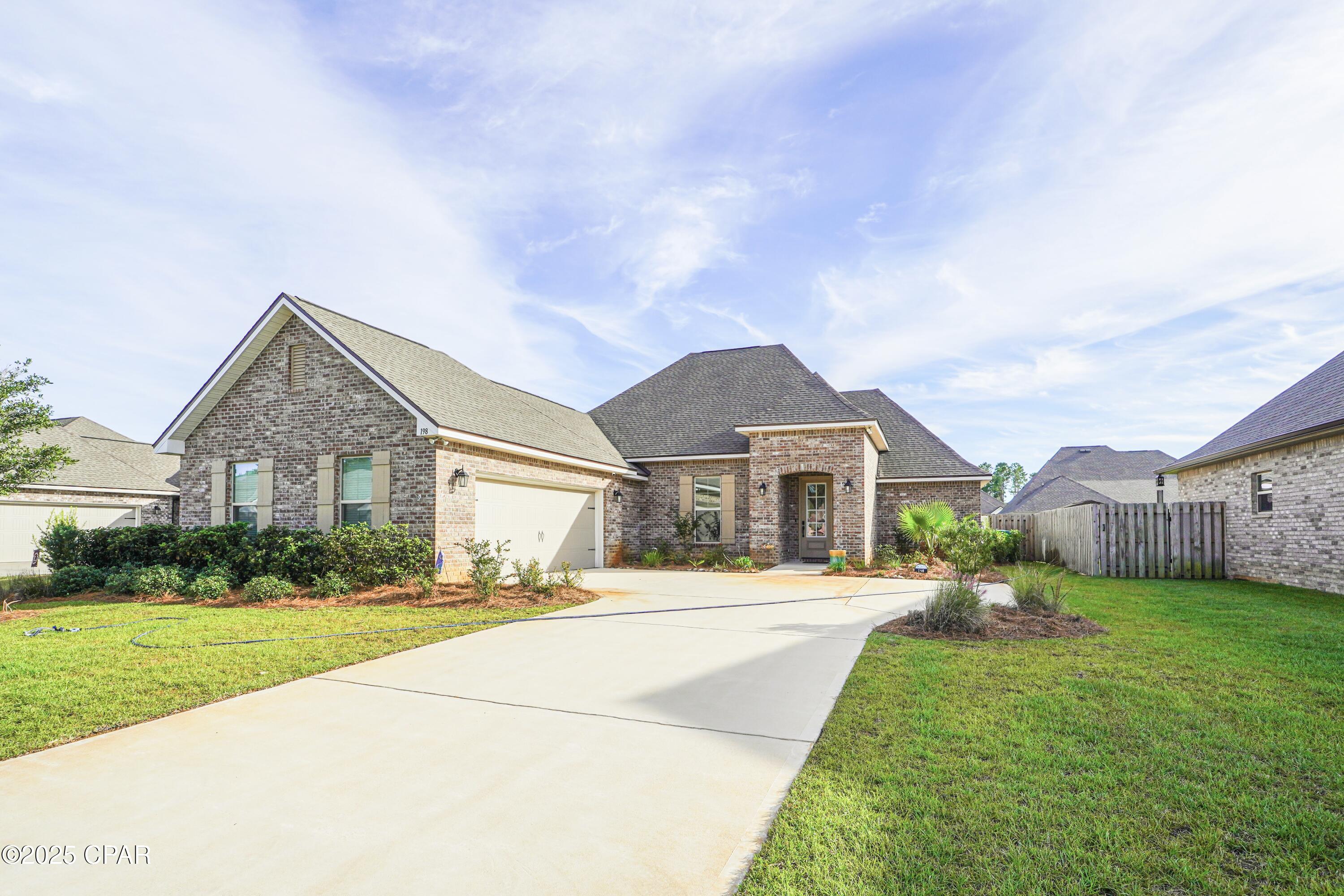 Listing photo id 6 for 198 Blaze Boulevard