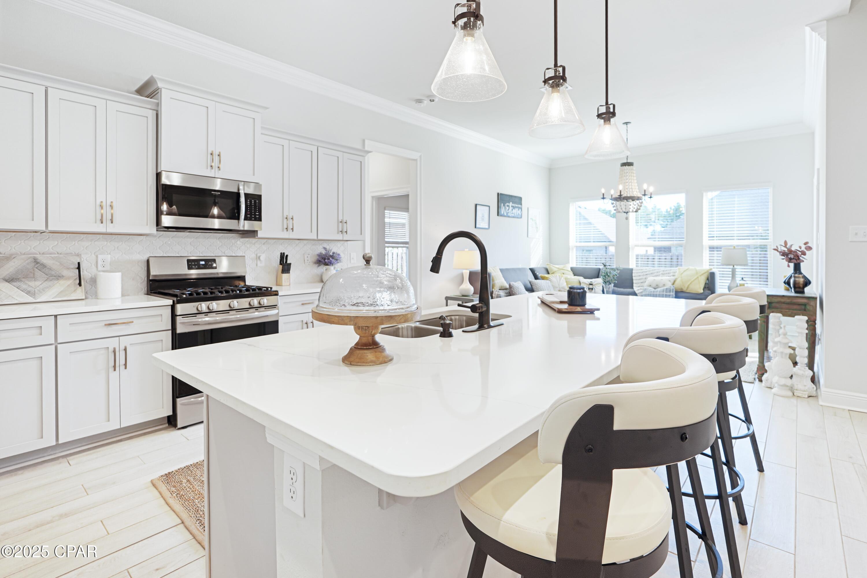 Listing photo id 7 for 198 Blaze Boulevard