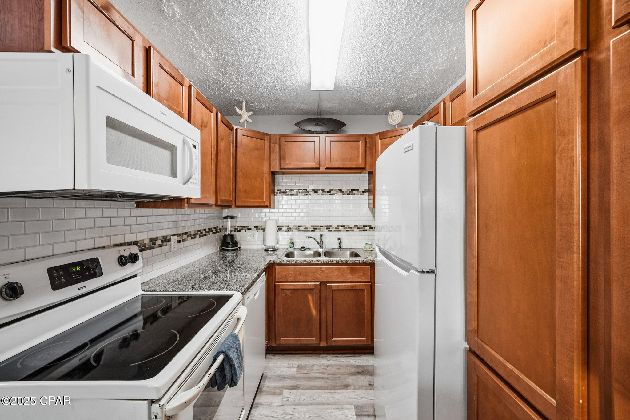 Image 7 For 8743 Thomas Drive 227