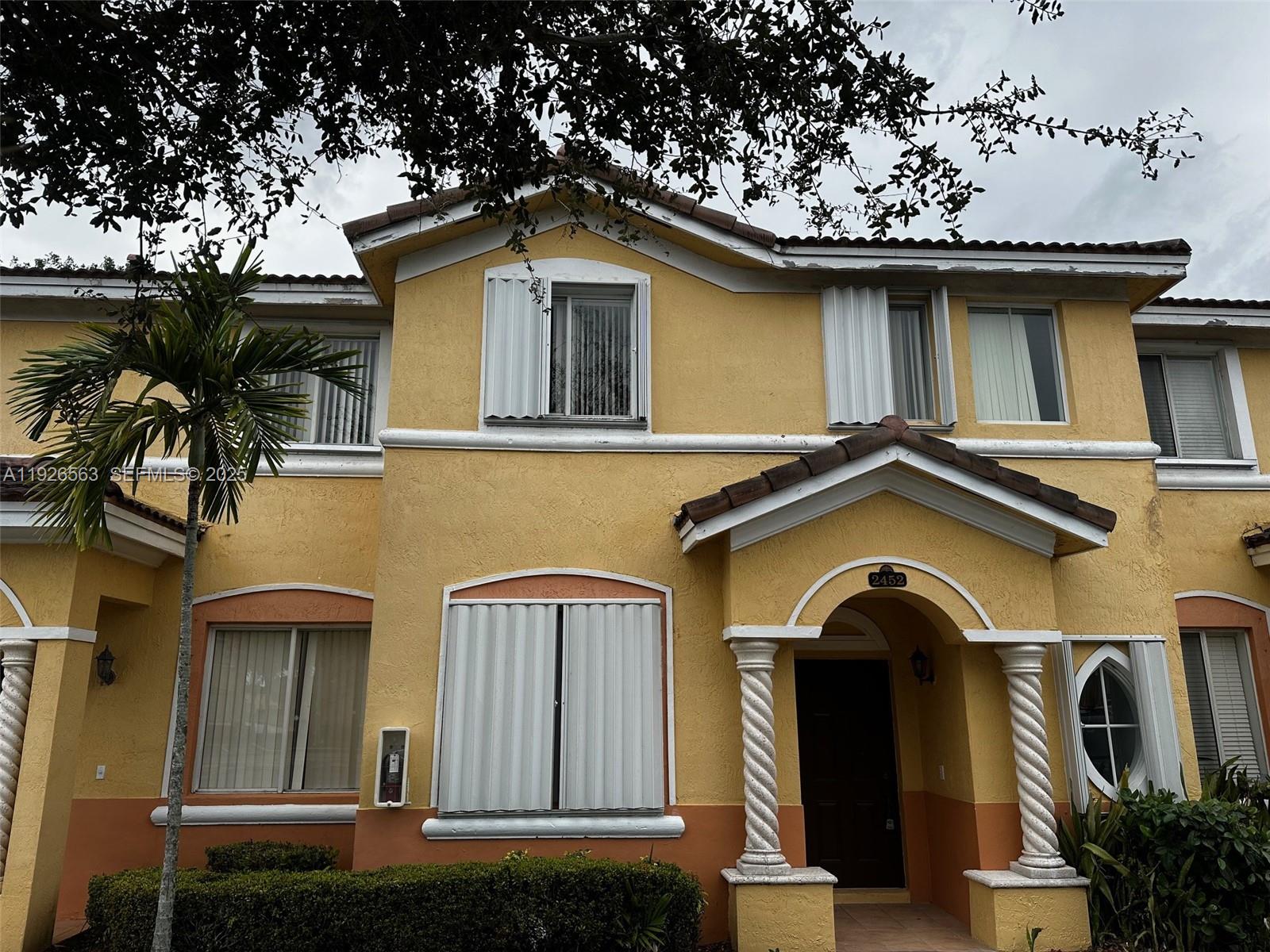 Shoma Townhomes At Keysco