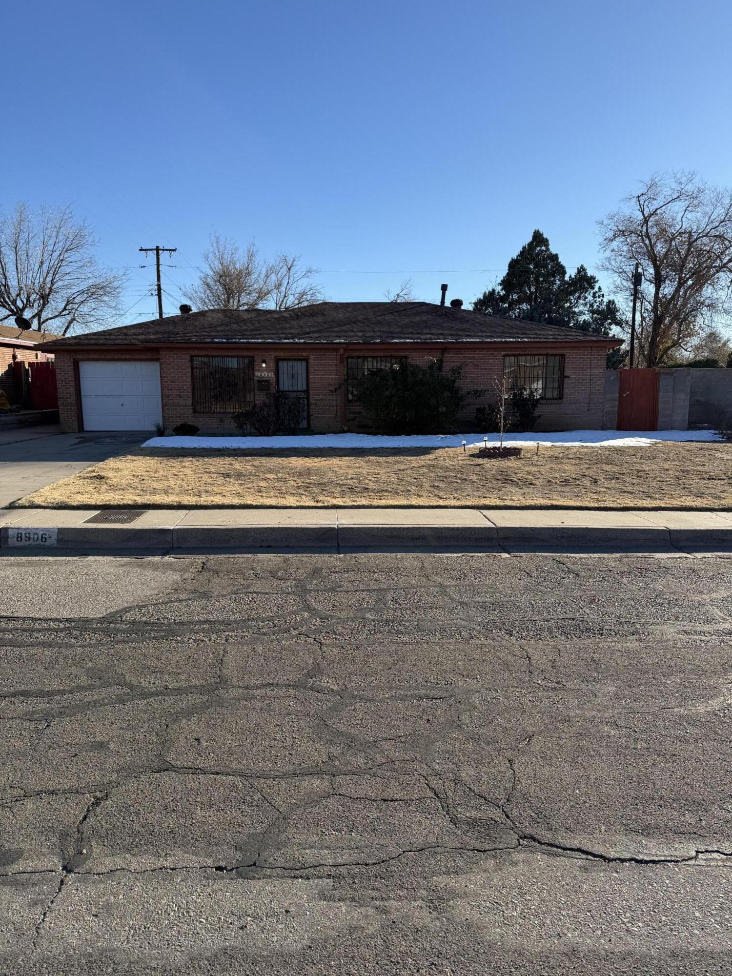 8906 Lexington Avenue, Albuquerque NM 87112