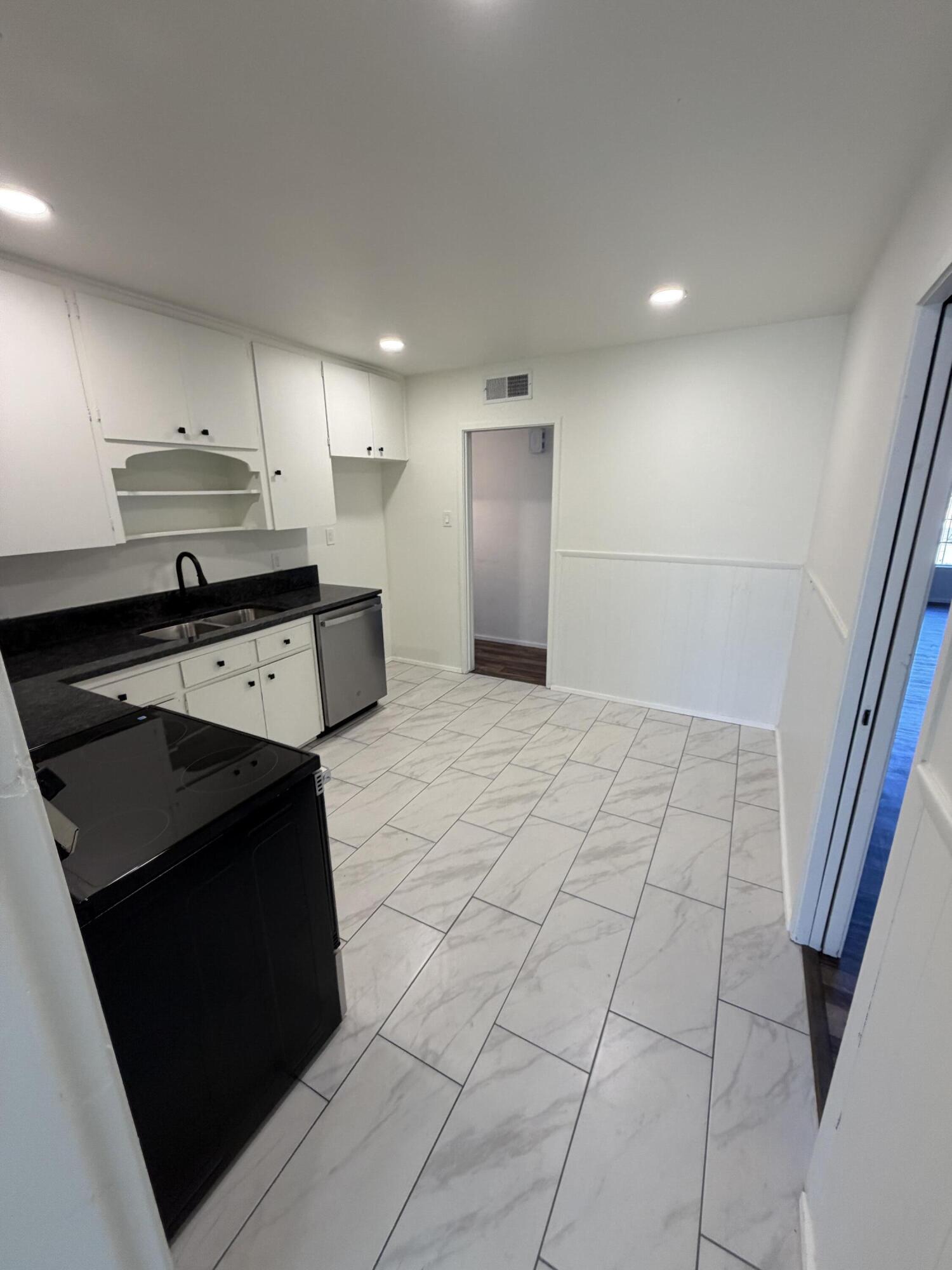 8906 LEXINGTON AVENUE NE, ALBUQUERQUE, NM 87112  Photo 2