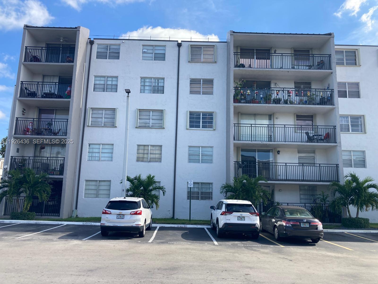 El Conquistador South Con