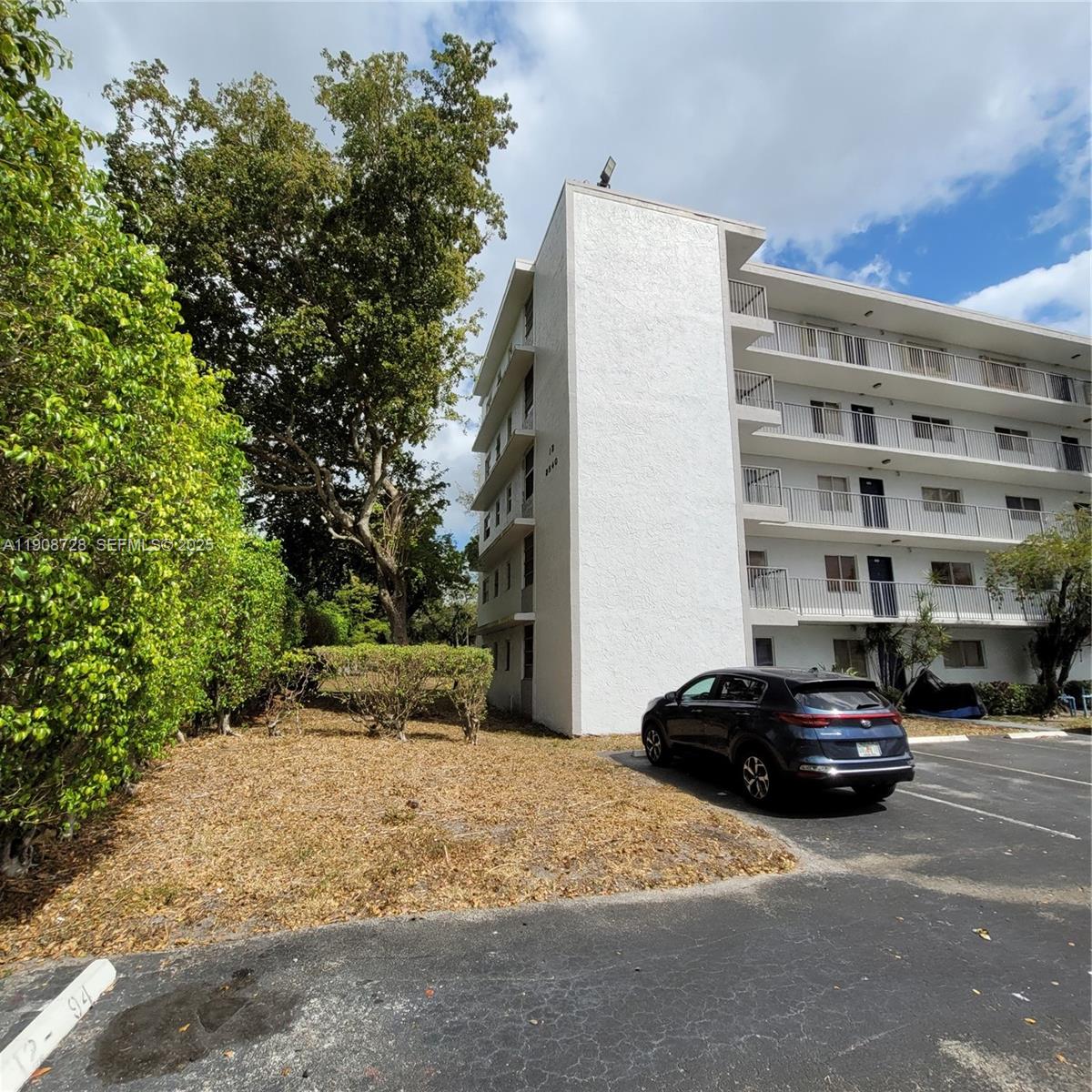 Lakeshore At University P