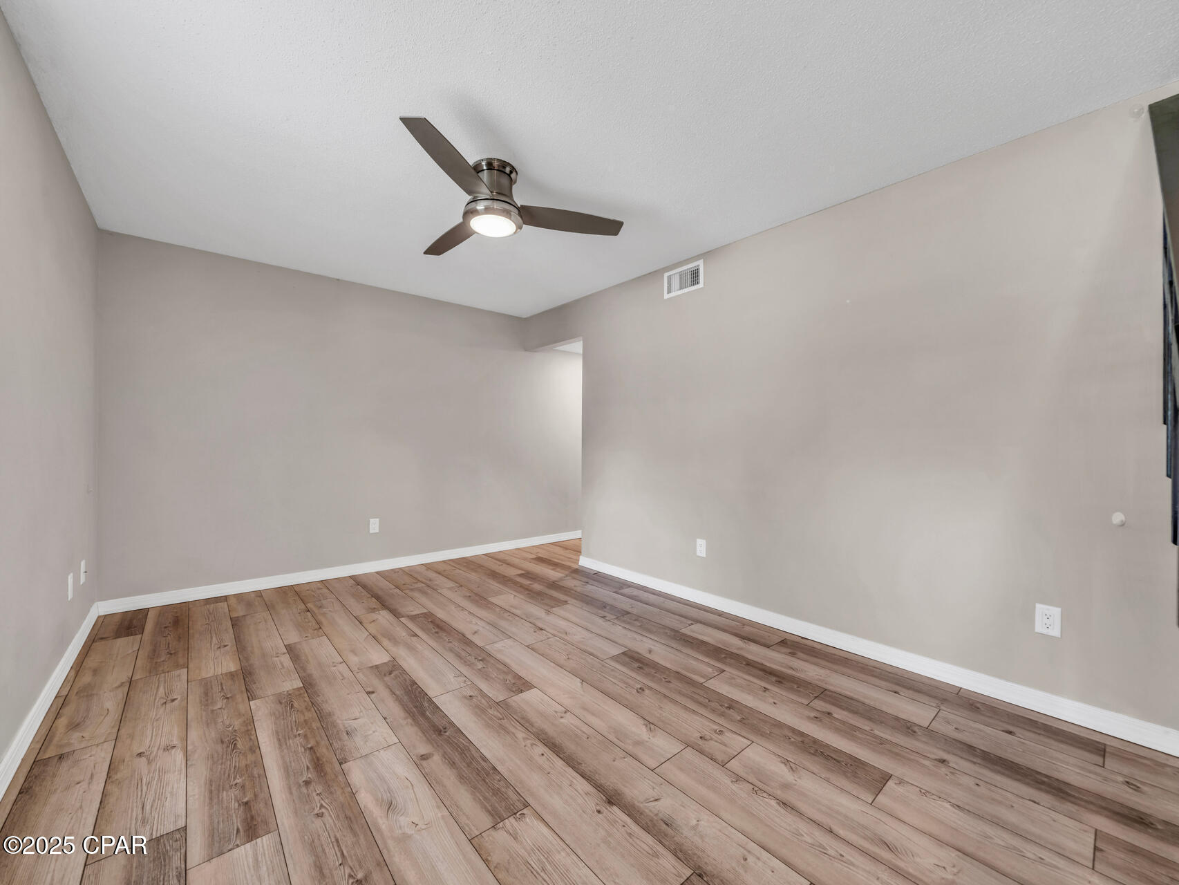 Image 25 For 119-123 Hampton Drive