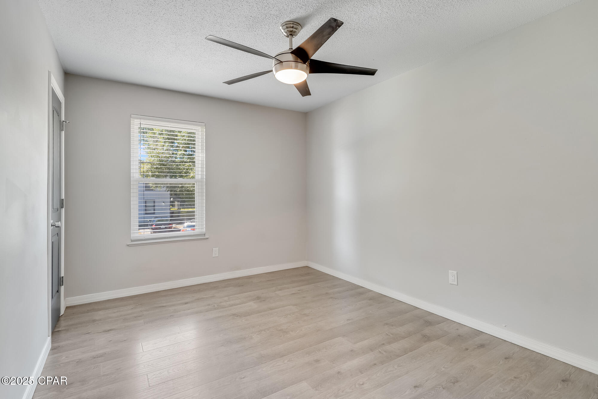 Image 45 For 119-123 Hampton Drive