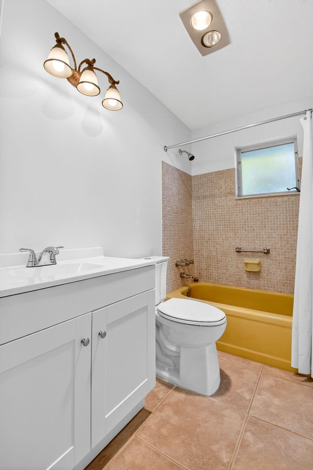 Photo 17 of home located at 814 SW 6th Avenue, Boynton Beach FL