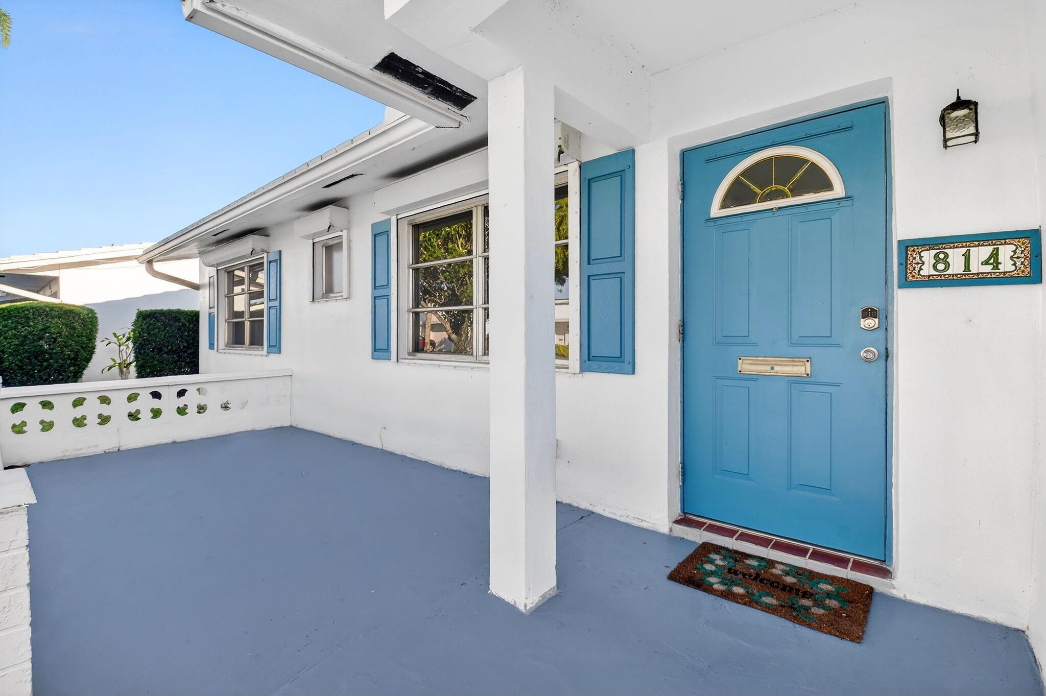 Photo 1 of home located at 814 SW 6th Avenue, Boynton Beach FL