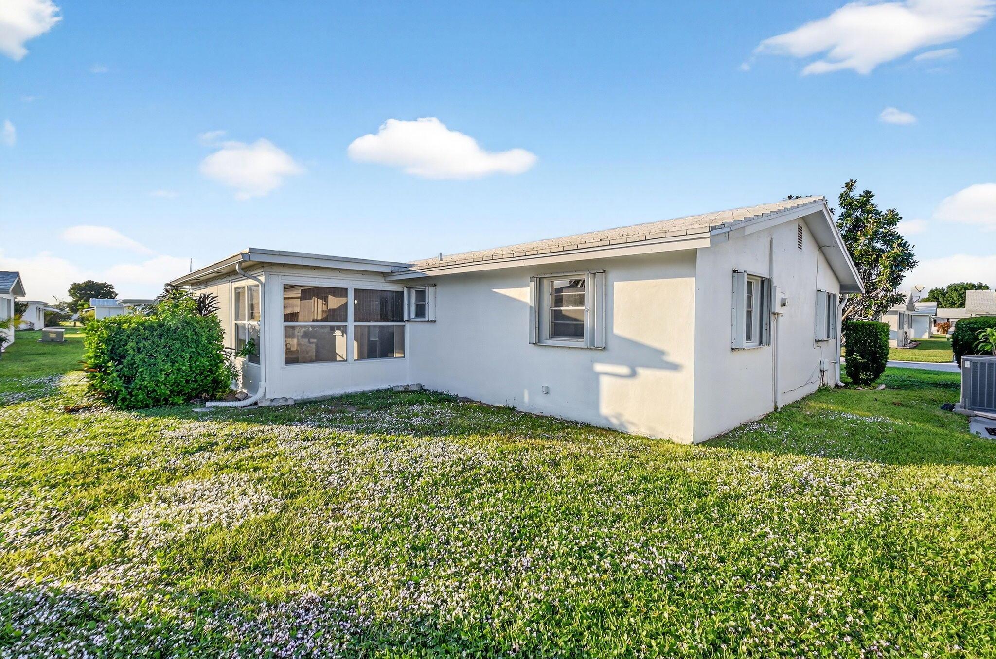 Photo 21 of home located at 814 SW 6th Avenue, Boynton Beach FL