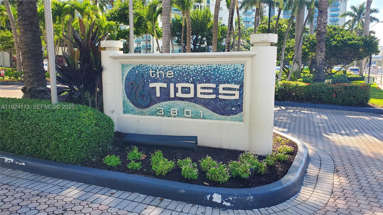 Tides On Hollywood Beach