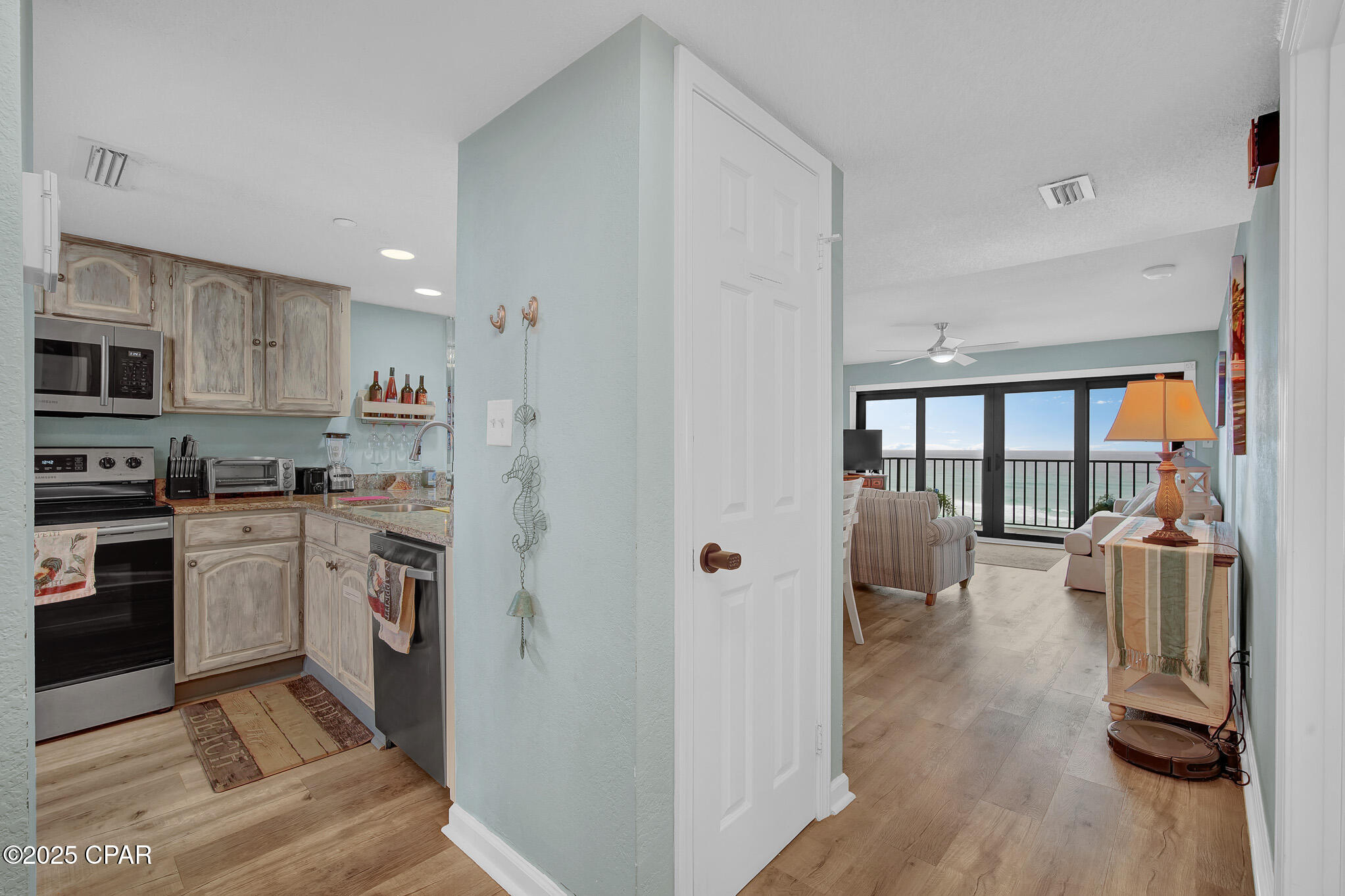 Image 6 For 4715 Thomas Drive 506d