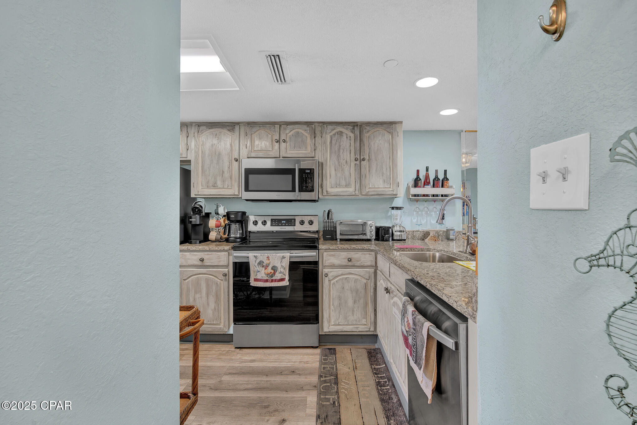 Image 8 For 4715 Thomas Drive 506d