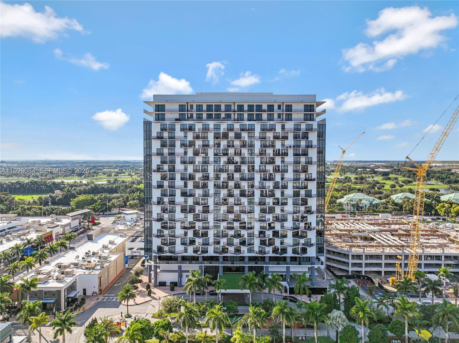 5252 Paseo Condo