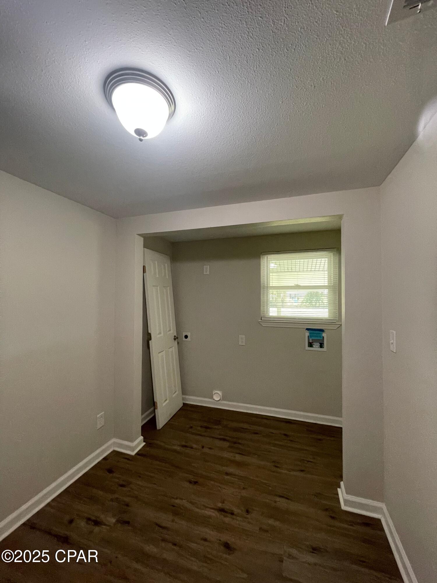 Image 7 For 2636 40th Plaza