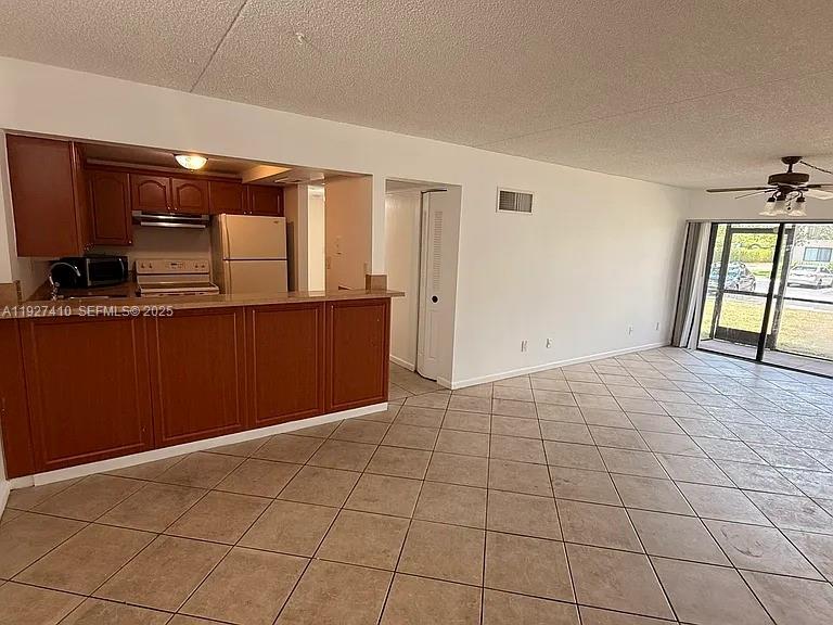 Hampton Court Condo