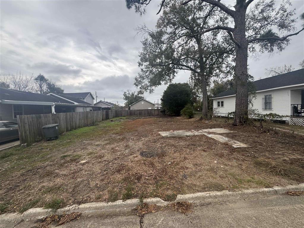 412 V E Washington Avenue — photo 2