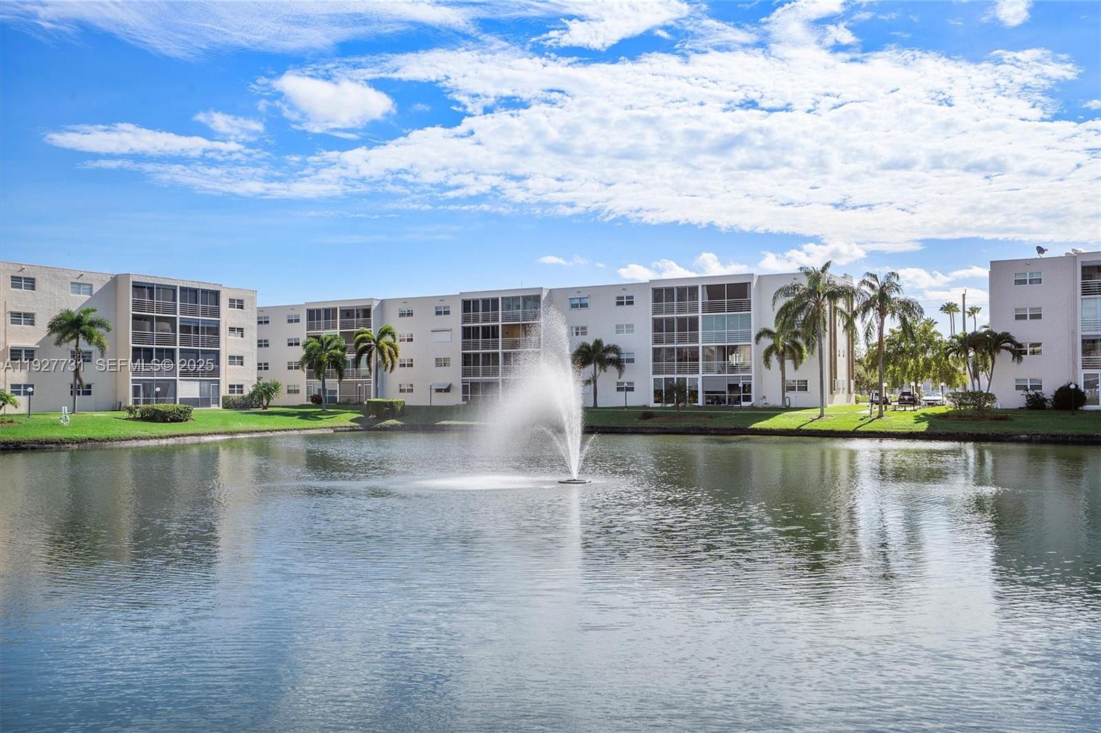 Meadowbrook Lakes Condo