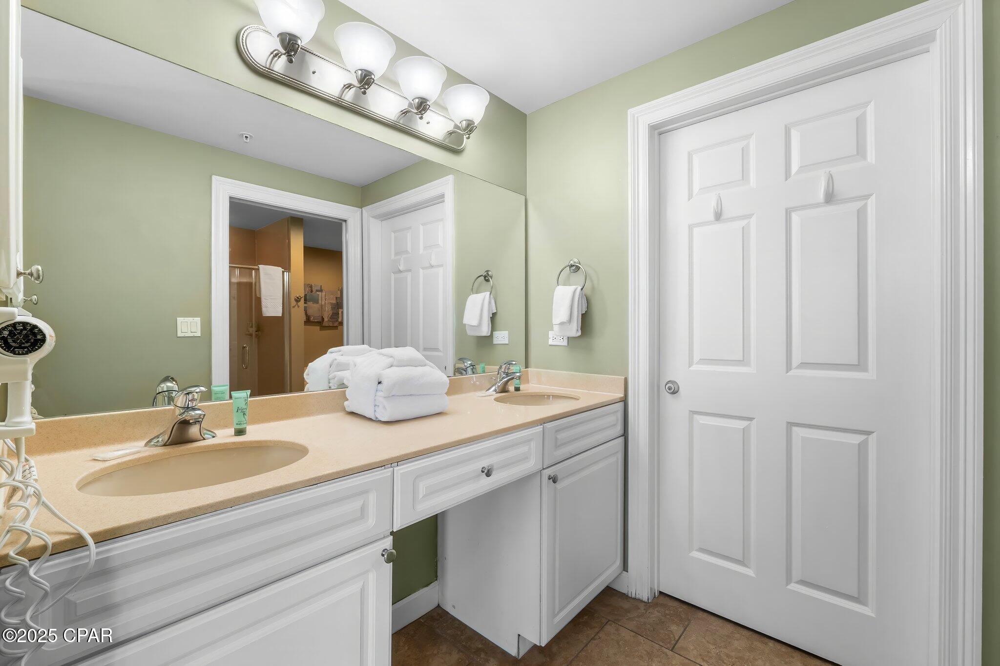 Image 19 For 9450 Thomas Drive 1402c