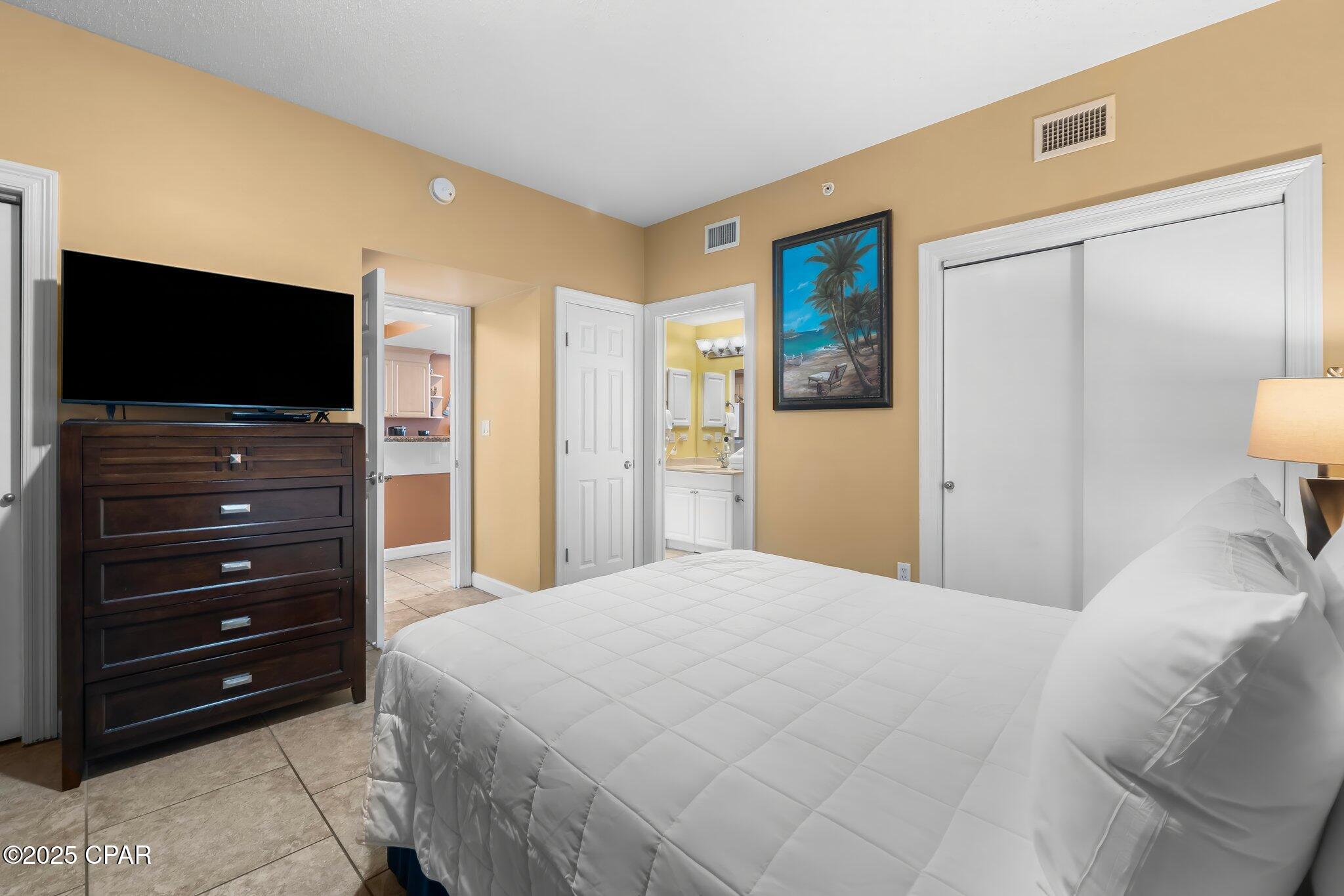 Image 5 For 9450 Thomas Drive 1402c