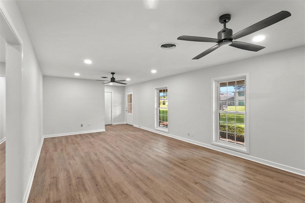 1111 Jefferson Drive — photo 2