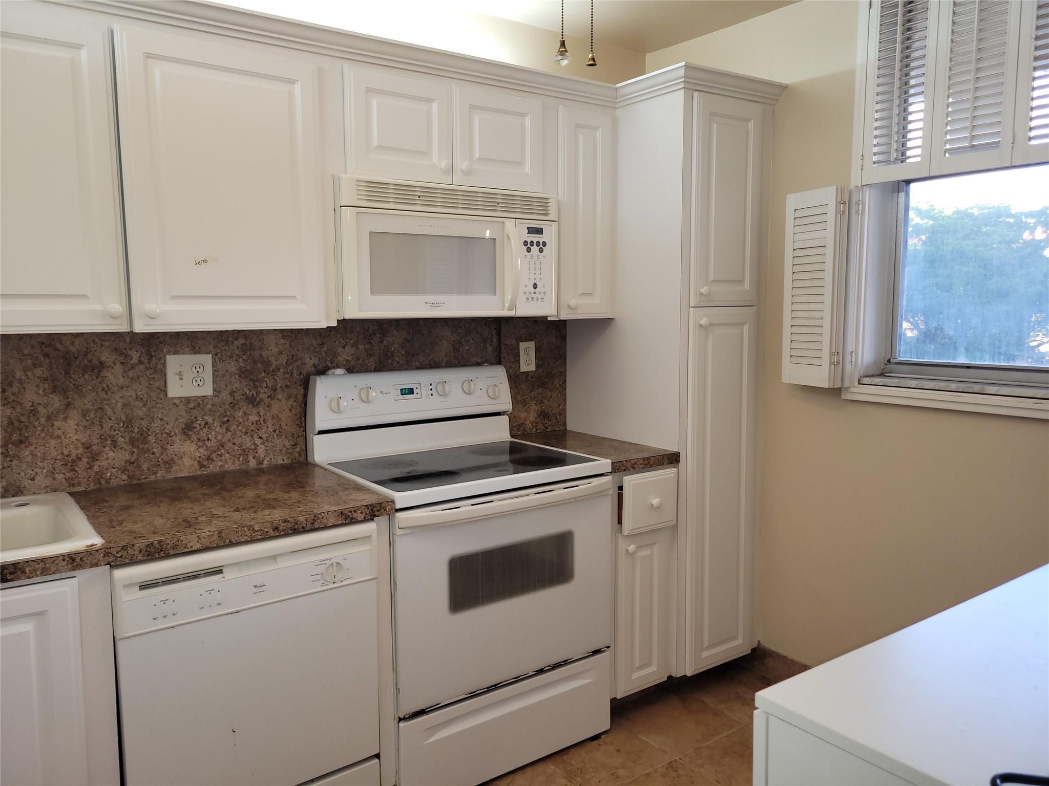 Condominium 8  Environ 11