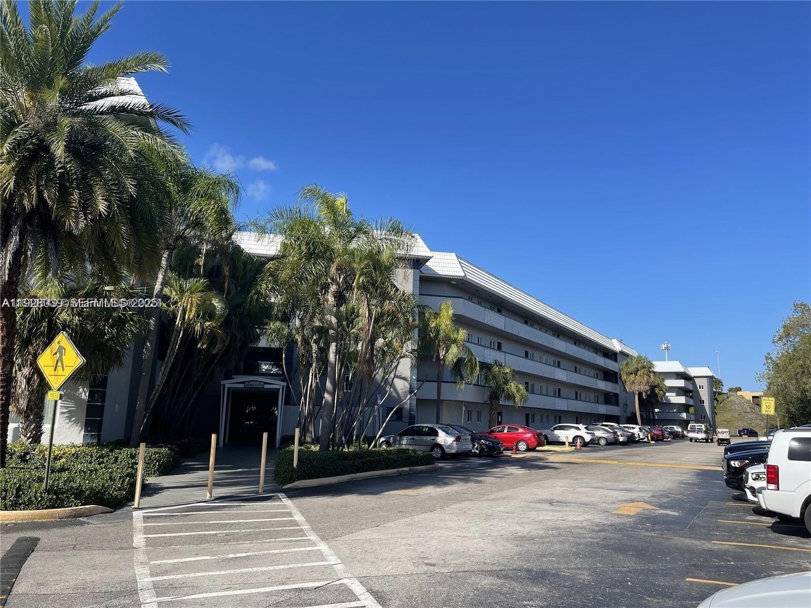 END OF YEAR SPECIAL FOR SELECTED UNITS. READY TO MOVE UNITS AVAILABLE NOW FOR A SHORT TIME. GREAT LOCATION OFF US-1 AND TURNPIKE. BUILDING AMENITITES INCLUDE, POOLS, TENNIS COURTS, AND A CONVENIENCE STORE LOCATED RIGHT ON THE PROPERTY.