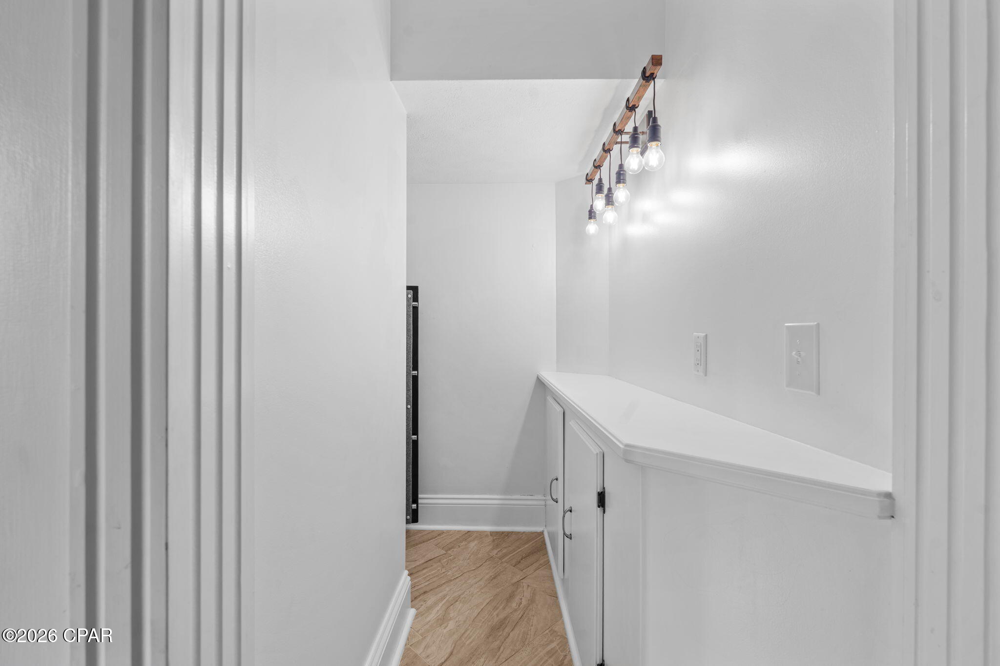 Listing photo id 13 for 4409 Deer Point Cove Lane