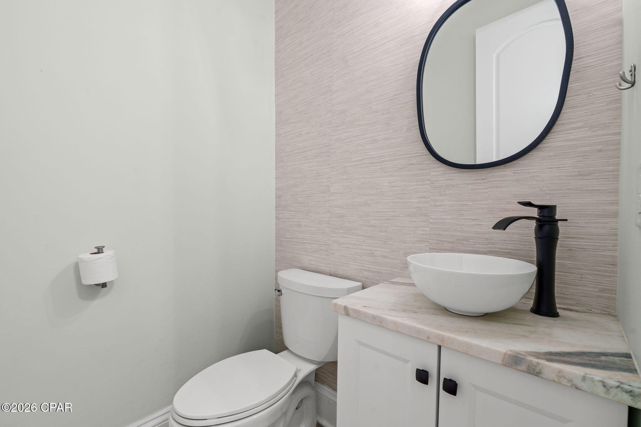 Listing photo id 19 for 4409 Deer Point Cove Lane