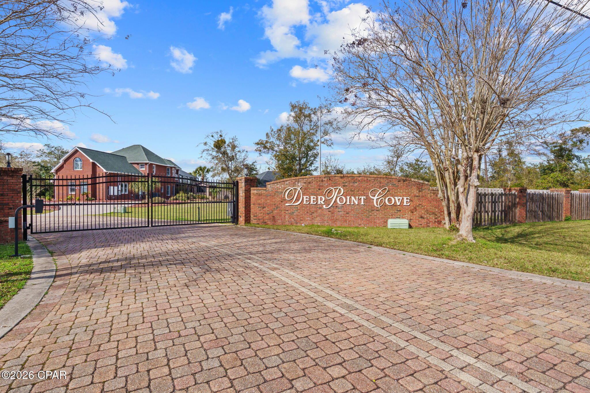 Listing photo id 2 for 4409 Deer Point Cove Lane