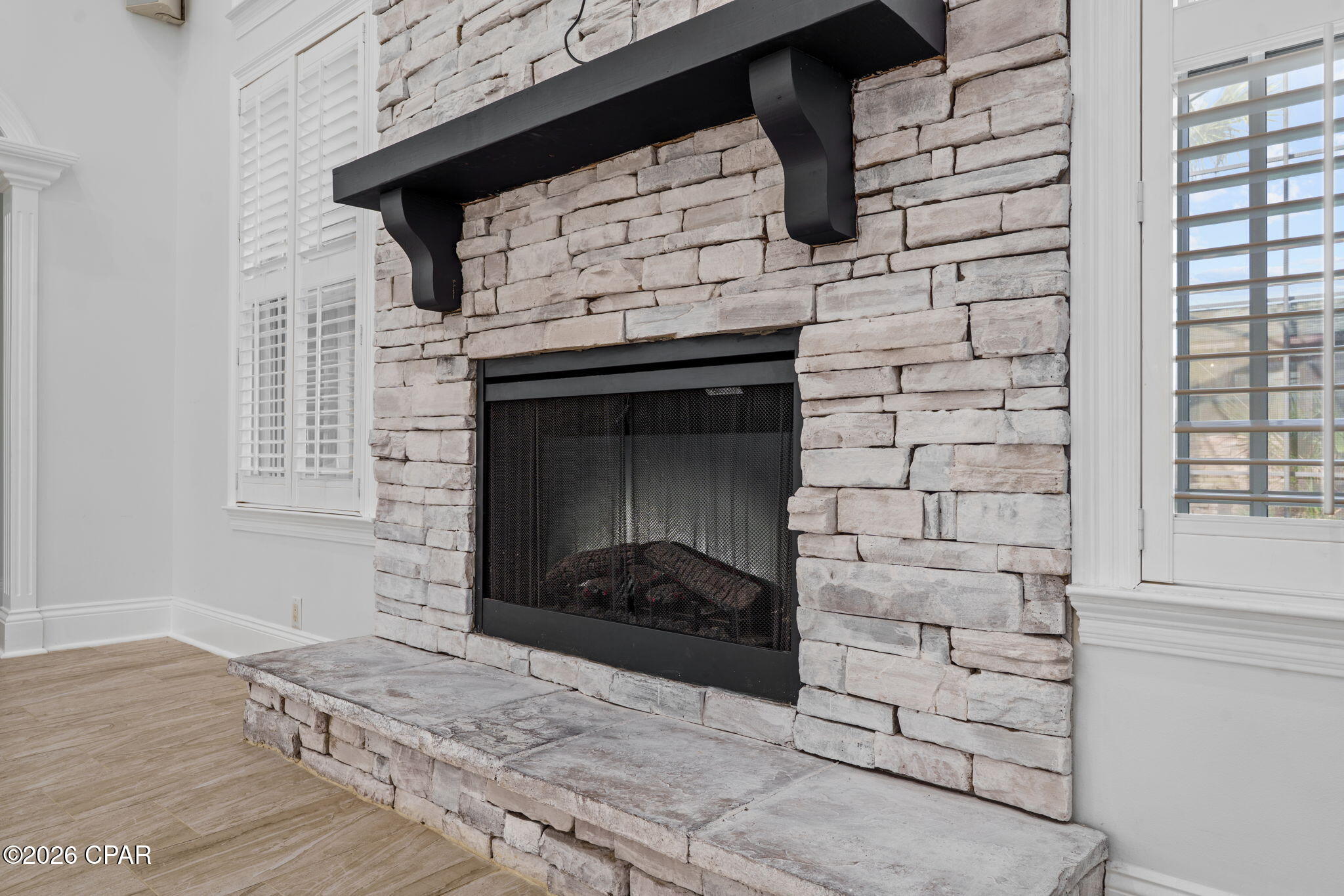 Listing photo id 33 for 4409 Deer Point Cove Lane