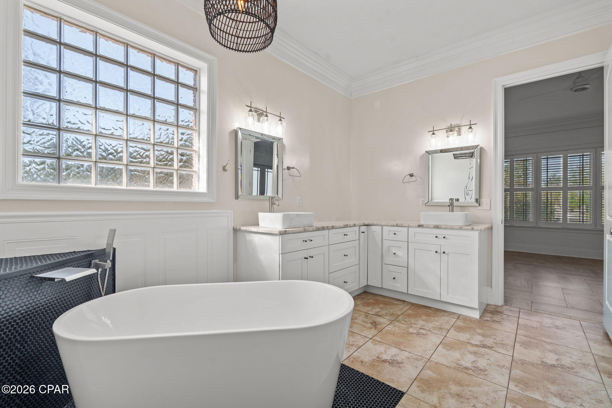 Listing photo id 37 for 4409 Deer Point Cove Lane