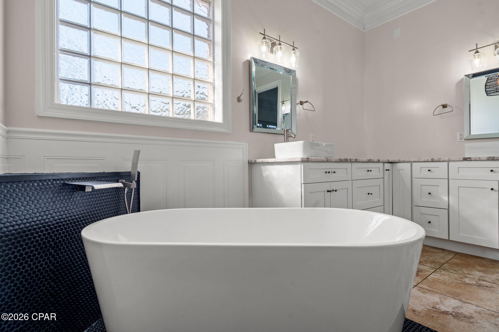 Listing photo id 42 for 4409 Deer Point Cove Lane