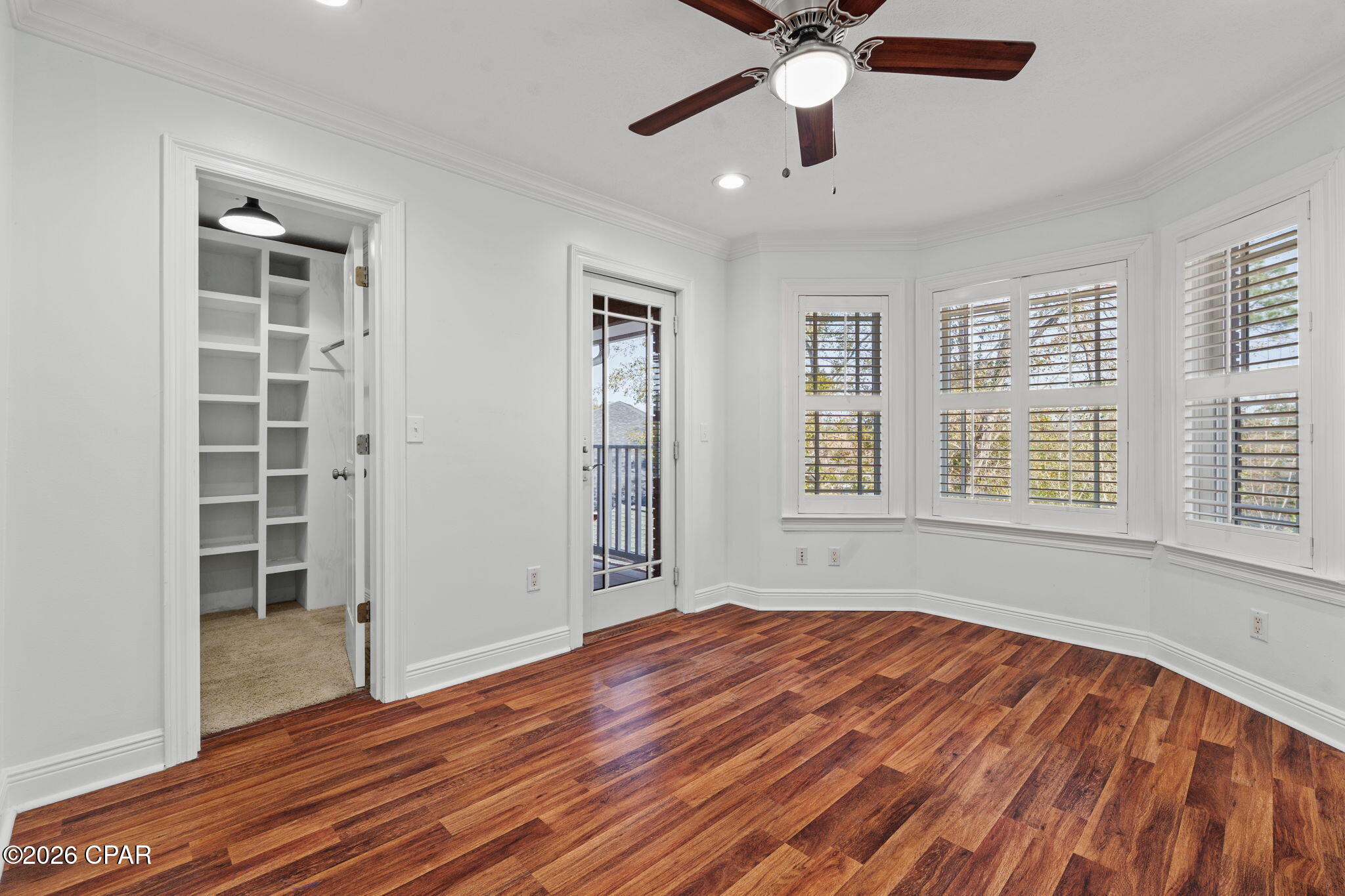 Listing photo id 47 for 4409 Deer Point Cove Lane