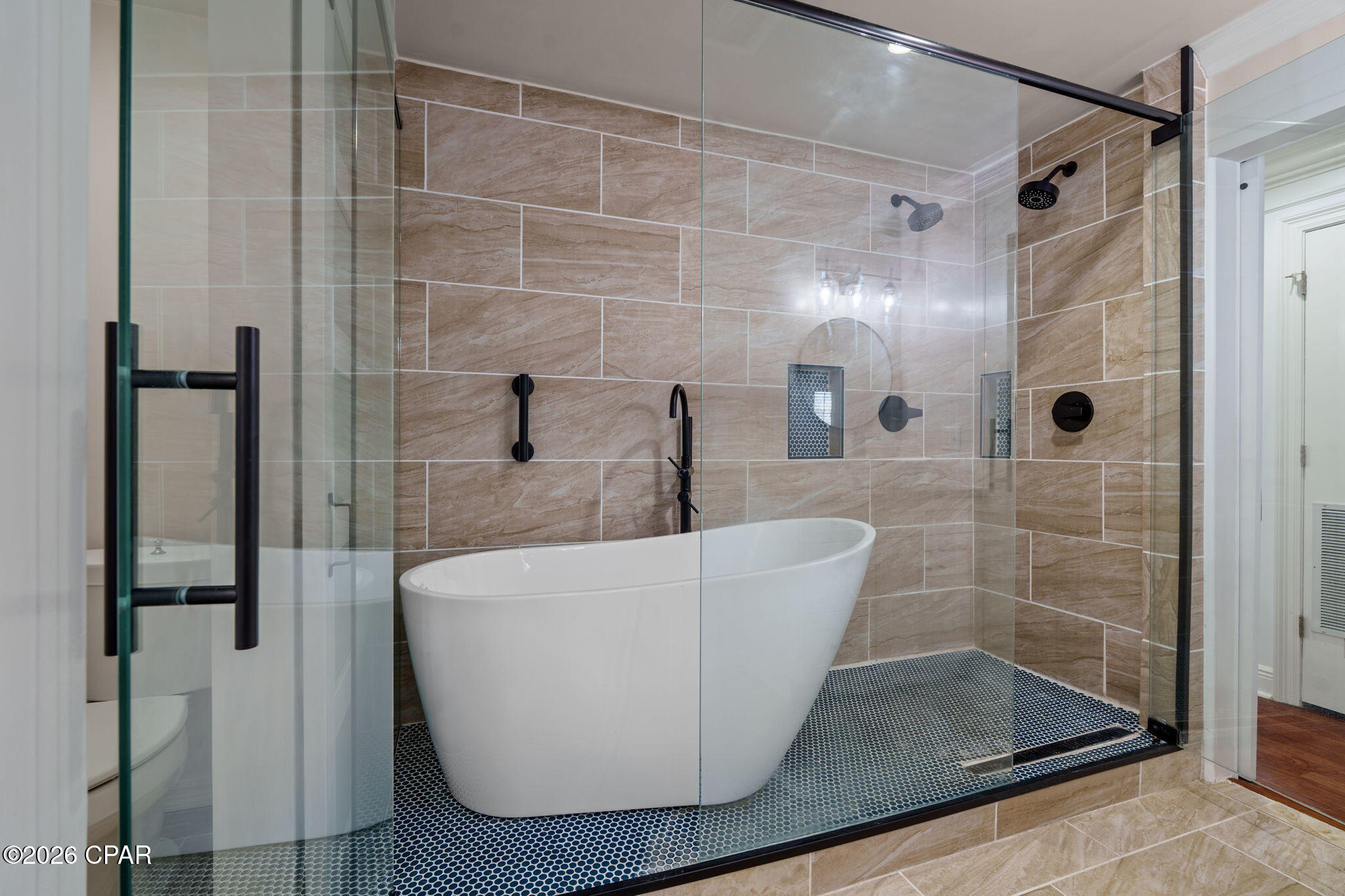 Listing photo id 54 for 4409 Deer Point Cove Lane