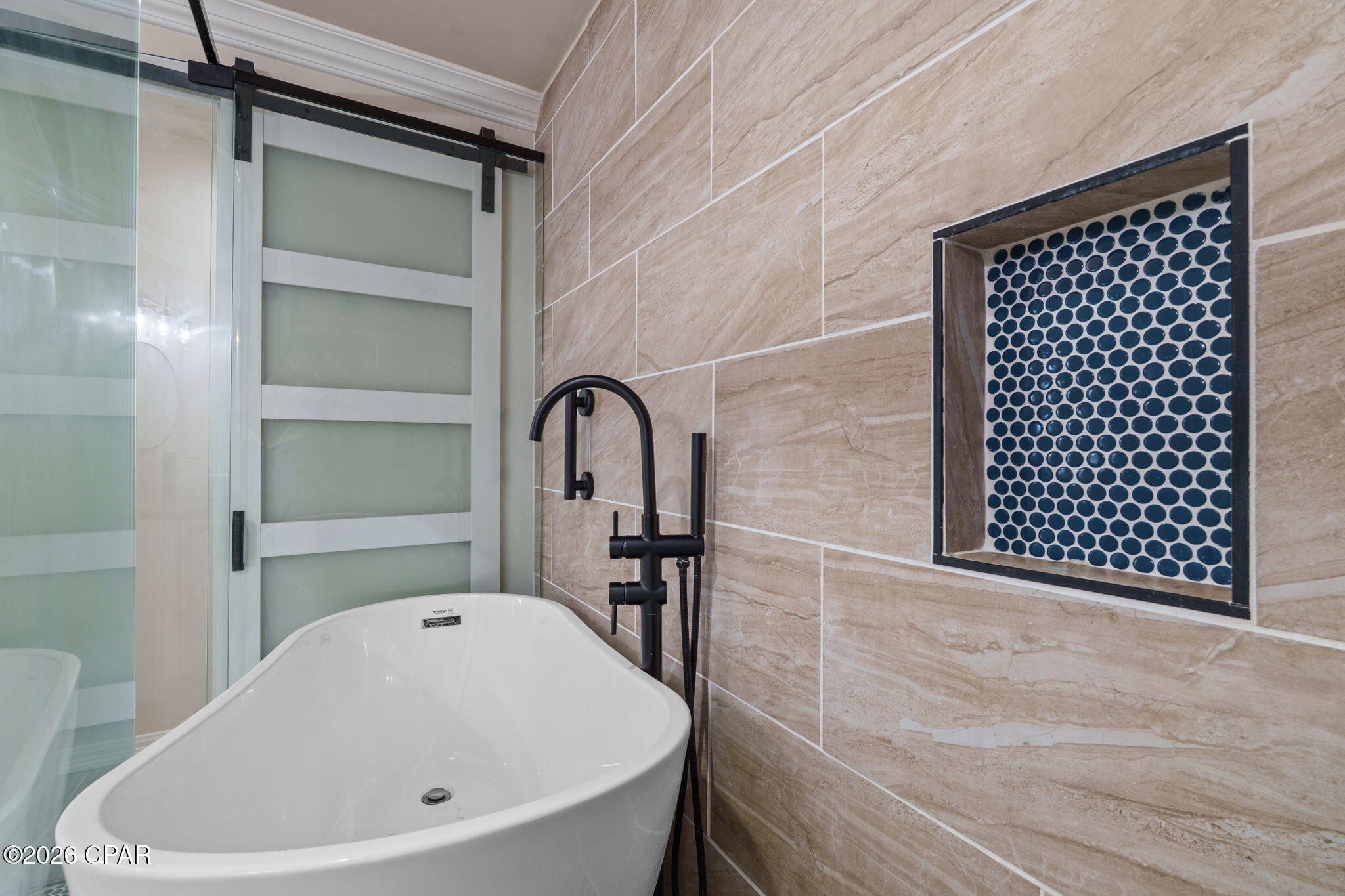 Listing photo id 55 for 4409 Deer Point Cove Lane