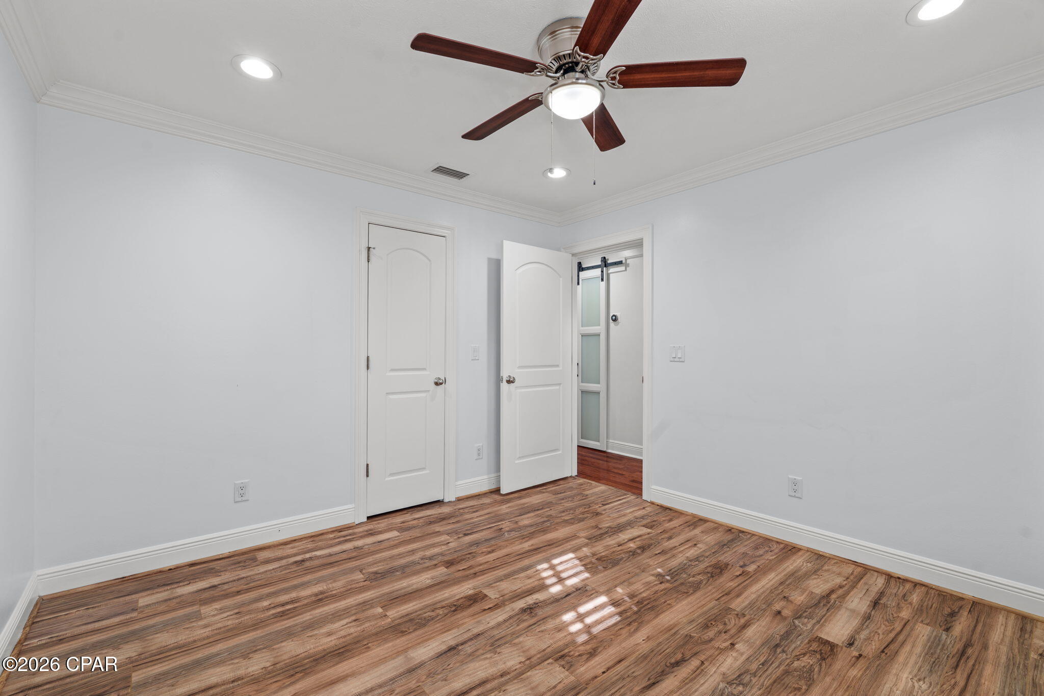 Listing photo id 60 for 4409 Deer Point Cove Lane