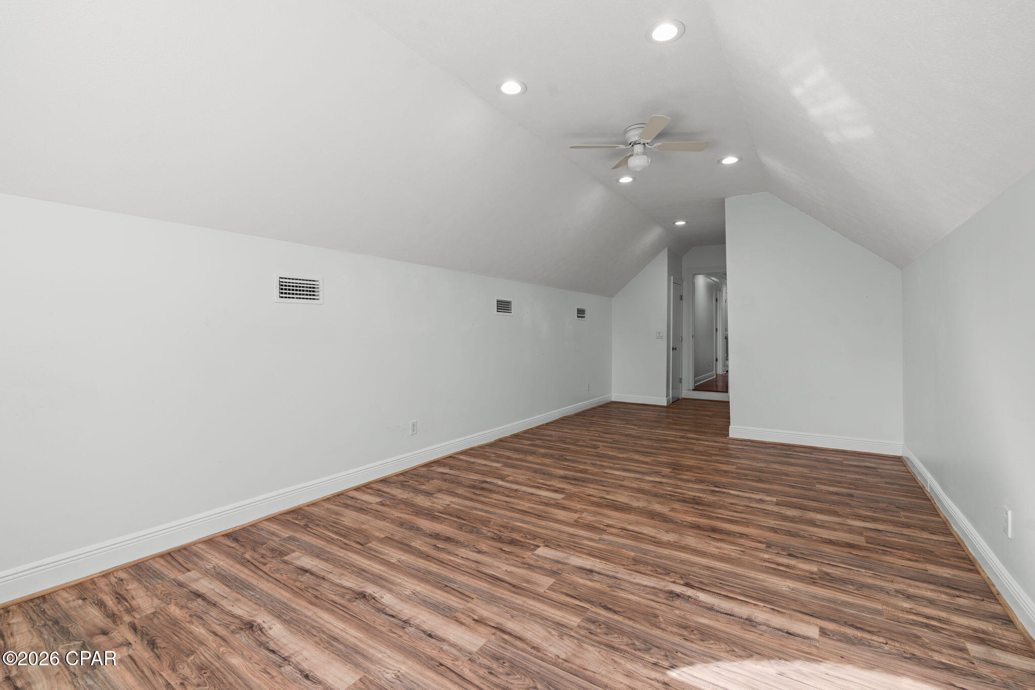 Listing photo id 62 for 4409 Deer Point Cove Lane